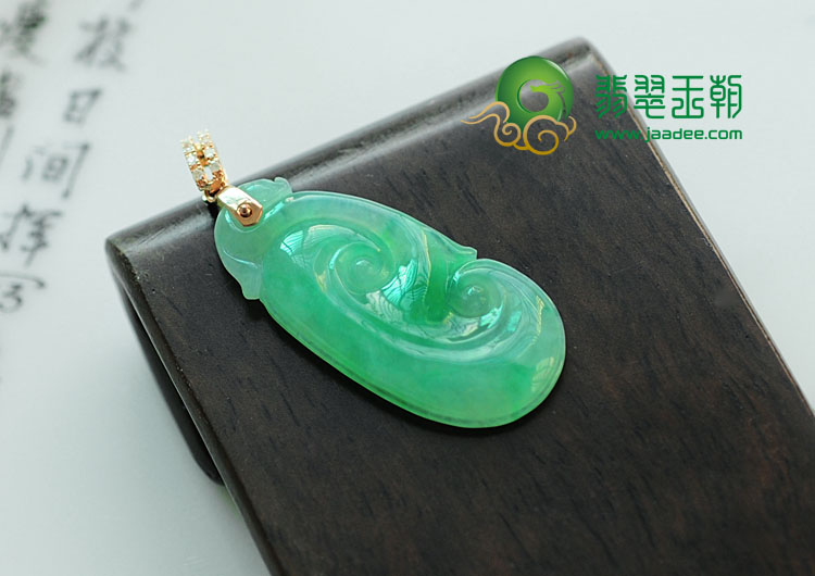 冰种飘翠缅甸翡翠包玫瑰金扣如意挂件
