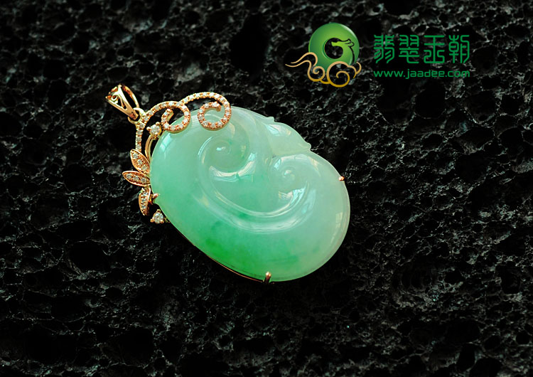糯冰种飘翠缅甸翡翠包玫瑰金如意胸坠（真钻）