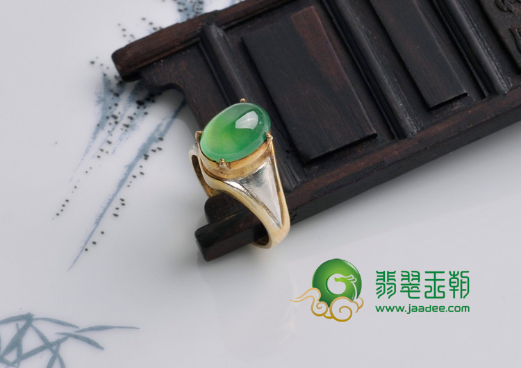 冰玻种翠色满绿缅甸翡翠戒面