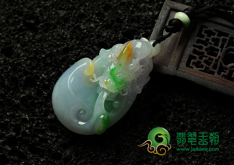 糯冰种三彩缅甸翡翠龙行天下挂件