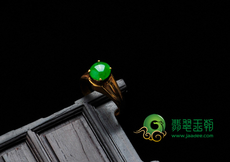糯冰种正阳绿缅甸翡翠戒面