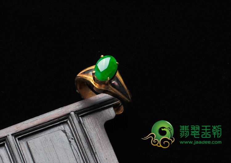 糯冰种正阳绿缅甸翡翠戒面