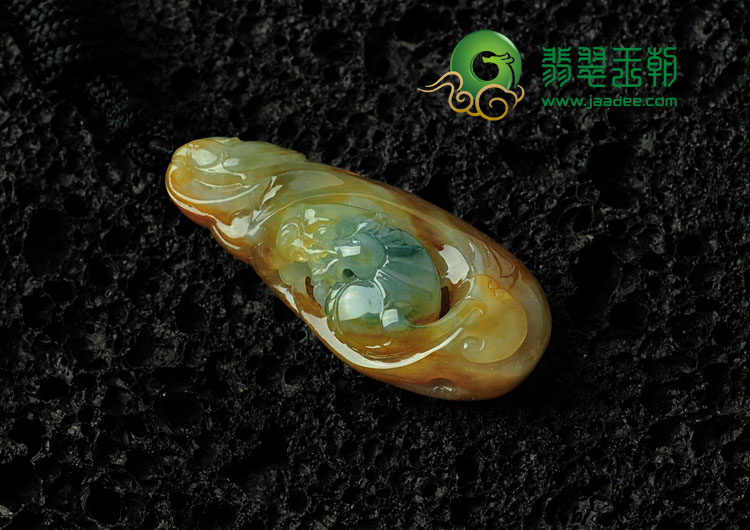 冰种黄翡飘花缅甸翡翠龙行如意挂件