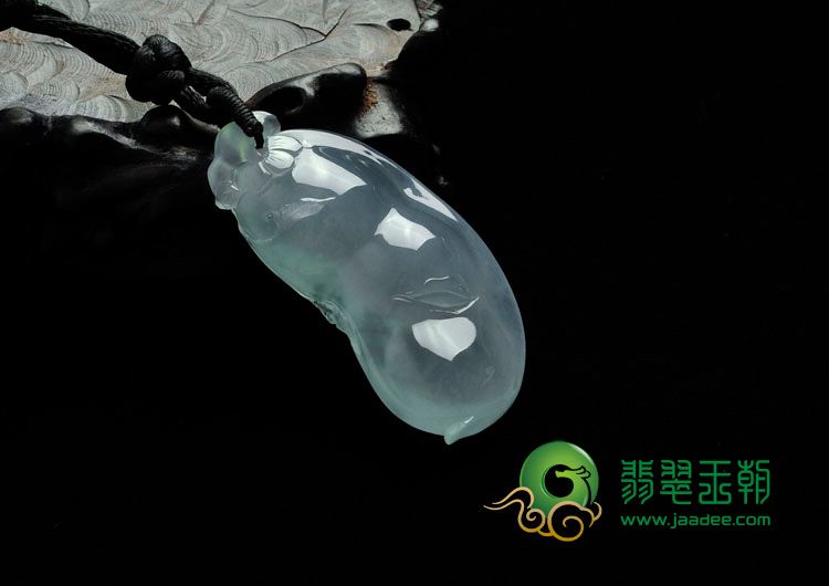 冰种晴水缅甸翡翠四季豆挂件