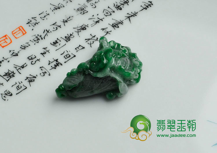 糯冰种翠绿满绿缅甸翡翠白菜挂件