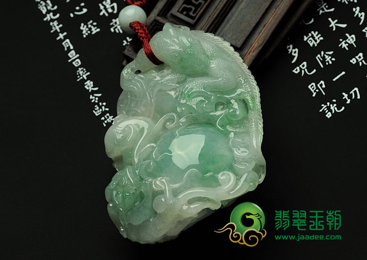 糯冰种晴水略飘花缅甸翡翠今非昔比手玩件