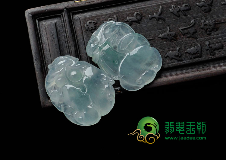 (超值推荐)冰种晴水略飘花缅甸翡翠福如意挂件（一对）
