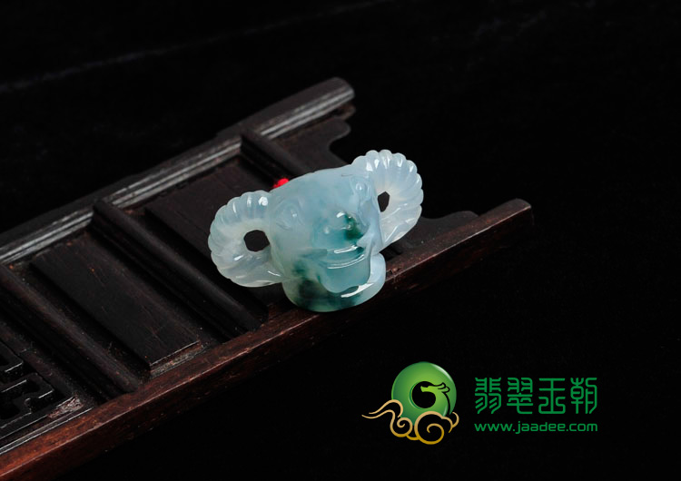 冰种飘花缅甸翡翠羊头挂件