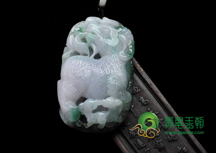 糯冰种晴水带春色缅甸翡翠三羊开泰手玩件