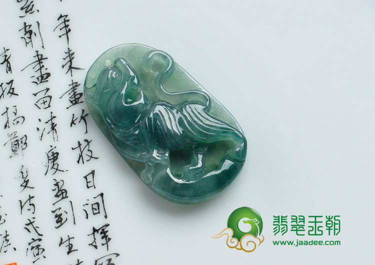 冰种油青缅甸翡翠虎牌挂件
