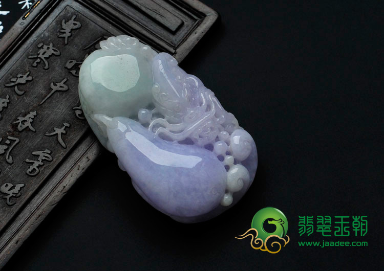 糯冰种春带彩缅甸翡翠神龙守福挂件