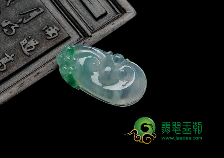 冰种翠色缅甸翡翠如意寿挂件