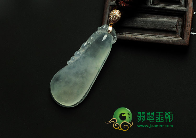 冰种略飘花缅甸翡翠福瓜挂件
