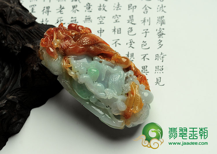糯冰种三彩缅甸翡翠凤戏牡丹手玩件
