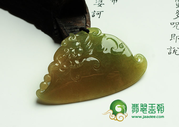 糯冰种黄翡缅甸翡翠仿古龙挂件