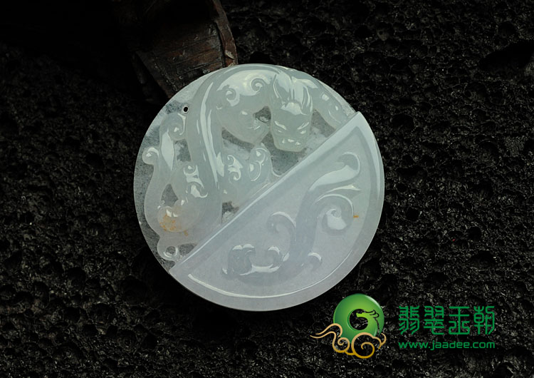 糯冰种缅甸翡翠螭龙牌挂件