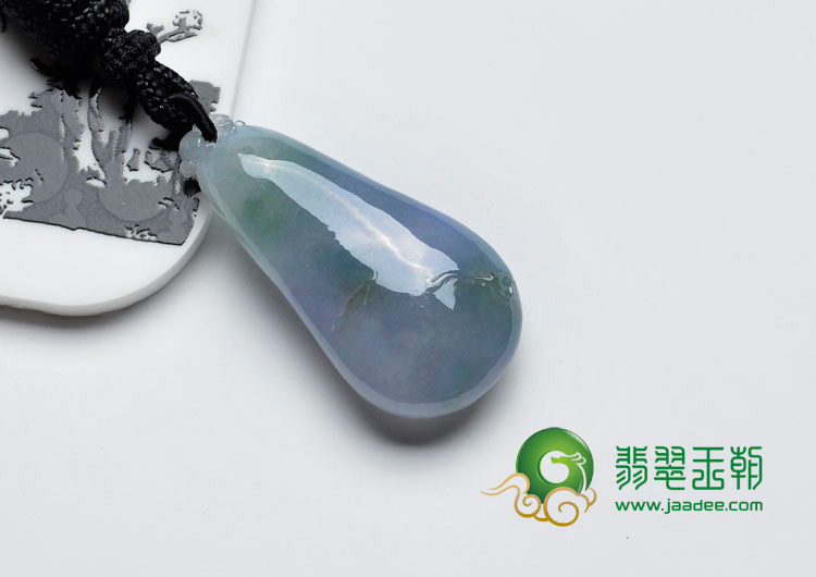 糯冰种两彩缅甸翡翠福瓜挂件