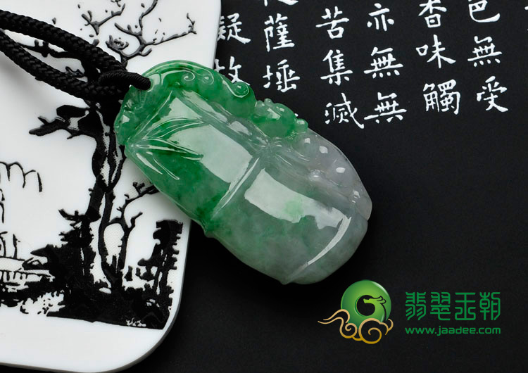 冰种翠色缅甸翡翠节节高挂件