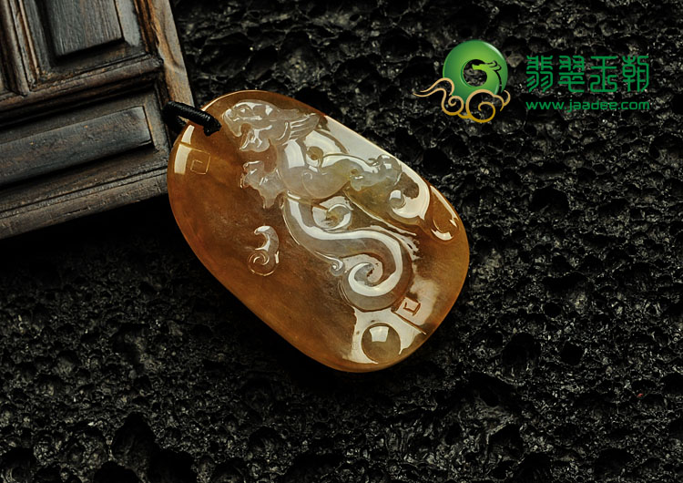 冰种黄翡缅甸翡翠龙凤呈祥挂件