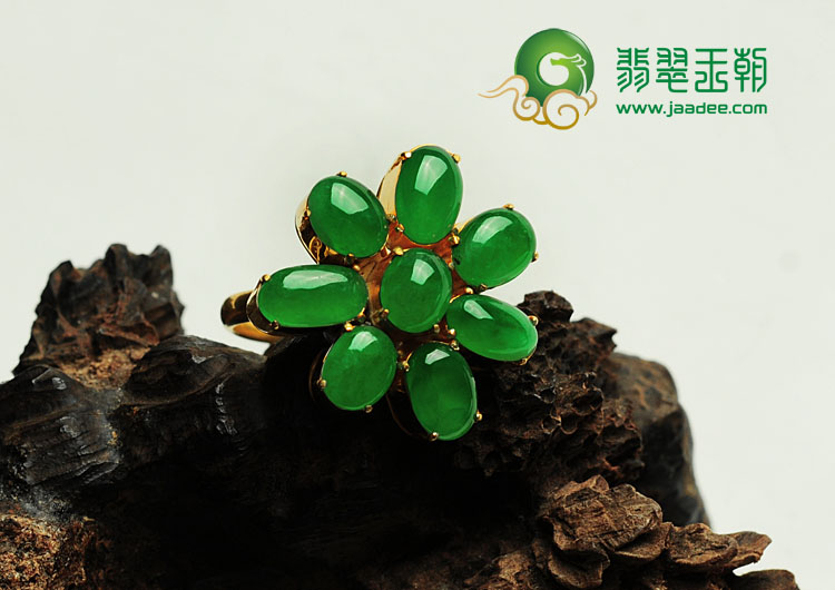 糯冰种阳绿满绿缅甸翡翠戒面
