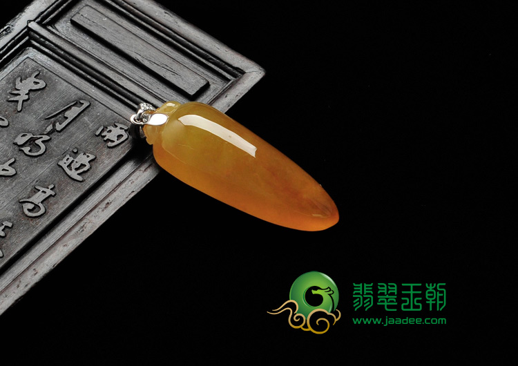 冰种黄翡缅甸翡翠福瓜挂件