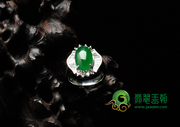 冰种菠菜绿缅甸翡翠镶白金女戒（真钻）