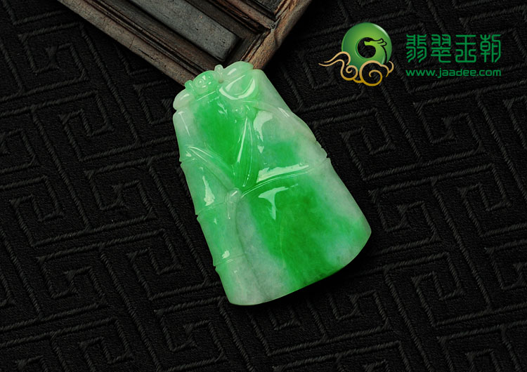 糯冰种翠色缅甸翡翠节节高挂件