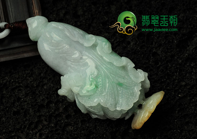 糯冰种三彩缅甸翡翠白菜手玩件