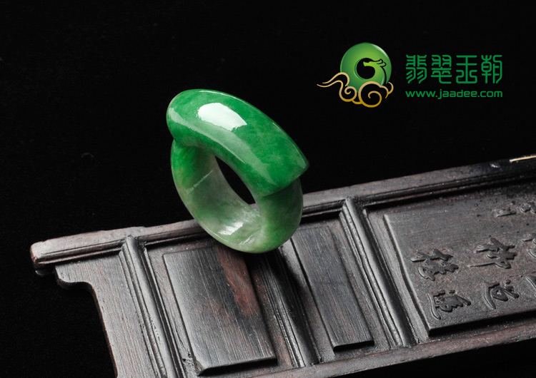 细糯种满绿缅甸翡翠马鞍戒