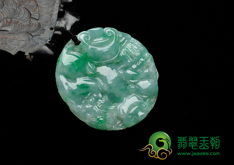 糯冰种飘翠缅甸翡翠如意牌挂件