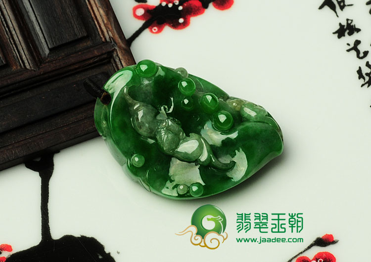 糯冰种阳绿缅甸翡翠福寿如意挂件