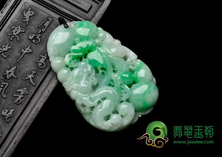 糯冰种翠色缅甸翡翠龙行如意挂件