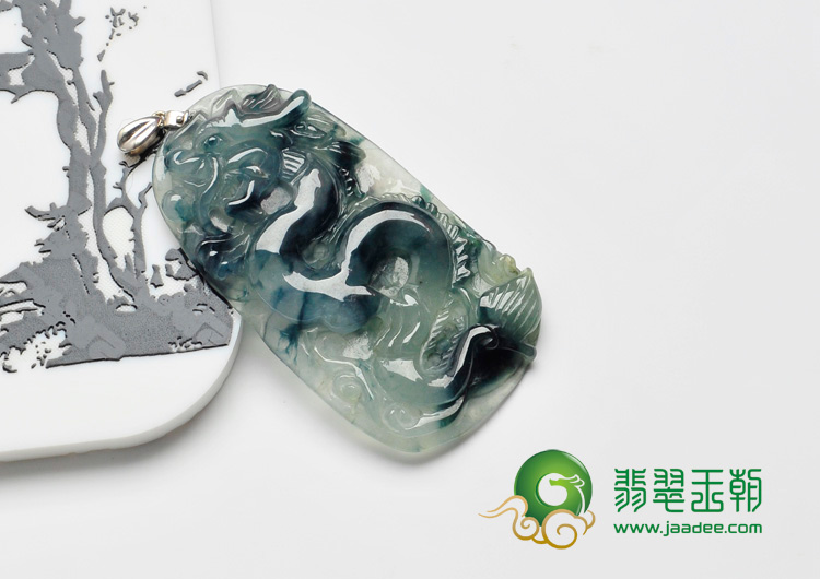 冰种飘花缅甸翡翠龙牌挂件
