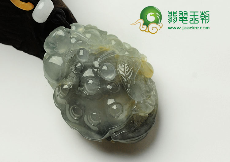 冰玻种淡黄翡飘花缅甸翡翠一路连科手玩件