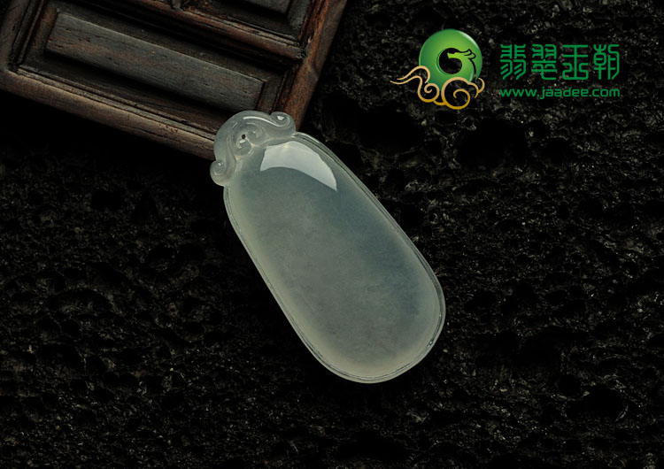 冰种淡晴水缅甸翡翠福瓜挂件