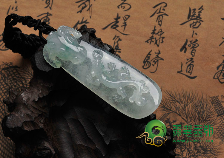 冰种飘花缅甸翡翠喜洋洋挂件