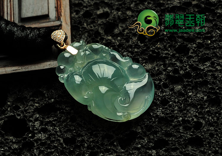 冰玻种蓝晴水缅甸翡翠如意寿挂件