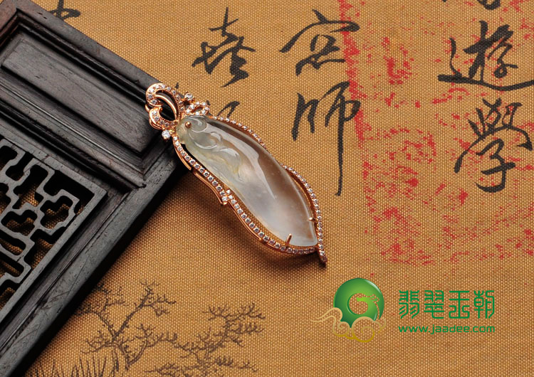玻璃种缅甸翡翠包玫瑰金长寿瓜胸坠（真钻）