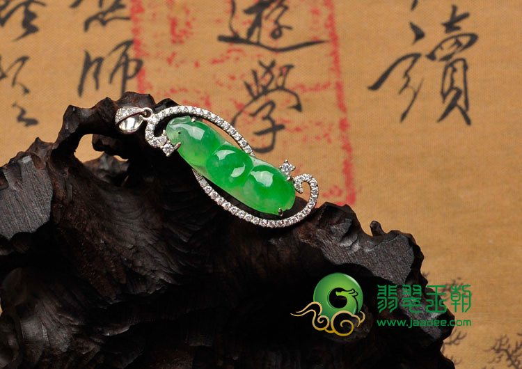 冰种黄秧绿缅甸翡翠包白金四季豆胸坠（真钻）