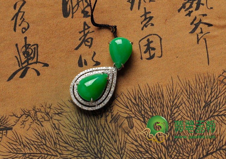 糯冰种阳绿缅甸翡翠包白金水滴胸坠（真钻）