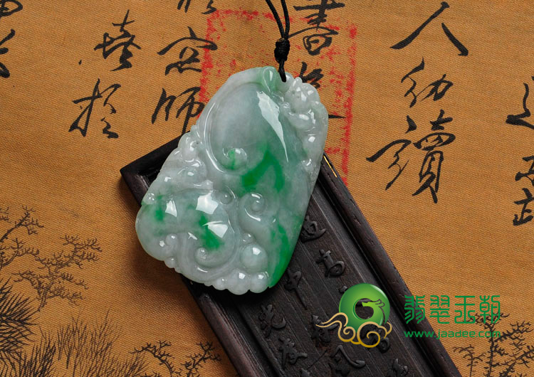 糯冰种飘阳绿缅甸翡翠福寿如意挂件