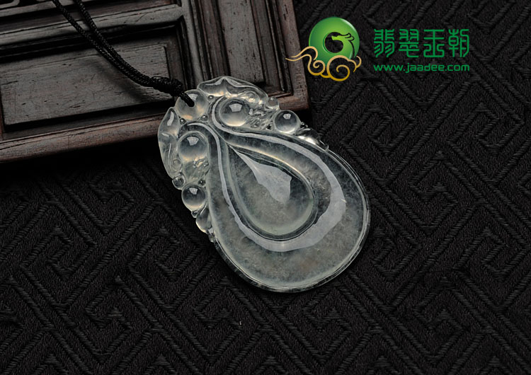 玻璃种缅甸翡翠双龙如意挂件