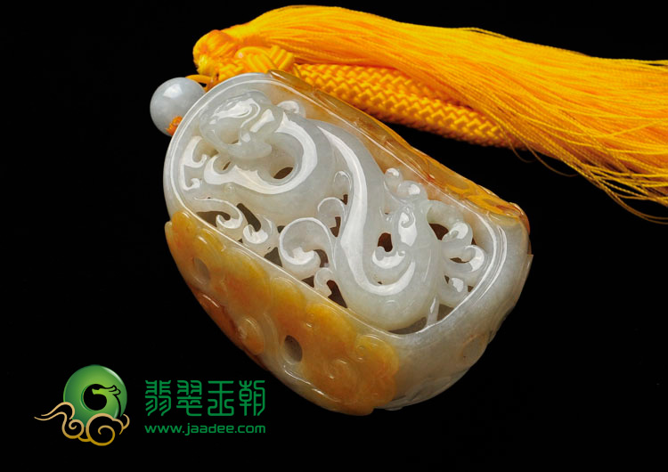 糯冰种黄翡缅甸翡翠“龙凤定乾坤”手玩件