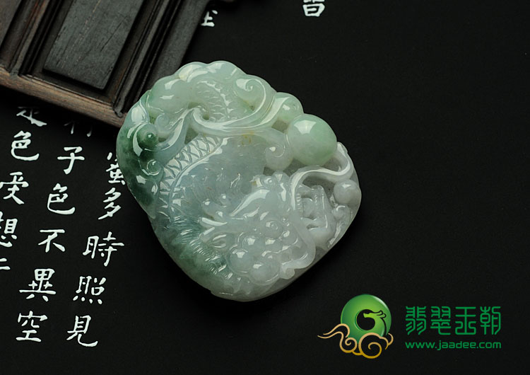 糯冰种飘花缅甸翡翠龙行天下挂件