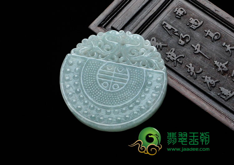 糯冰种晴水缅甸翡翠双龙拱壁挂件
