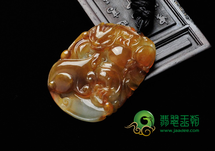 冰种褐黄翡缅甸翡翠龙腾四海挂件