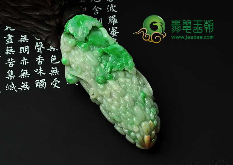 细糯种翠色缅甸翡翠苦尽甘来手玩件