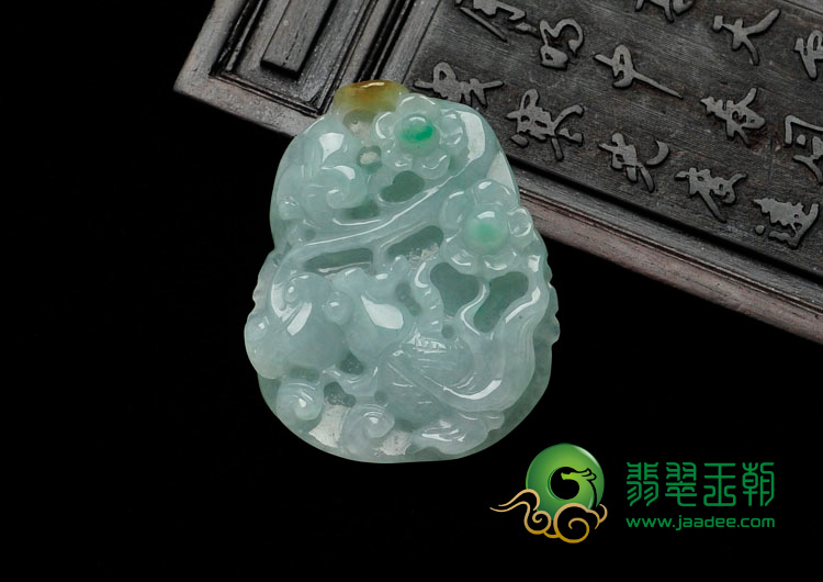 糯冰种三彩缅甸翡翠年年有余挂件