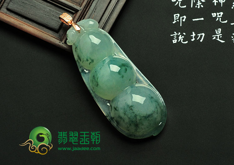 冰种飘花缅甸翡翠四季豆挂件
