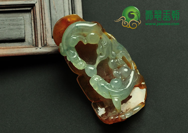 冰种褐黄翡缅甸翡翠双龙戏珠挂件